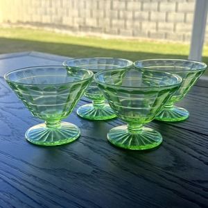 4 Vintage UV Reactive Uranium Anchor Hocking Glass Sherbet Dishes